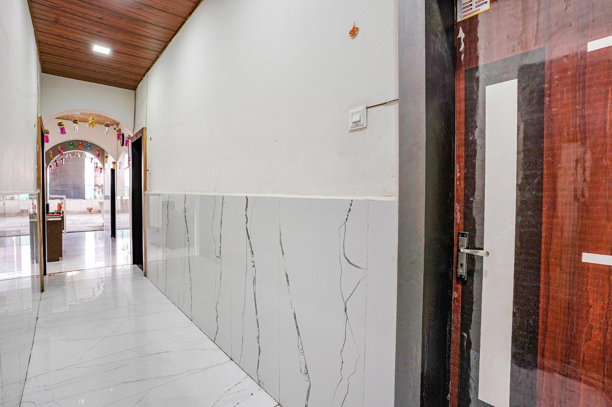Fabexpress Sai Lodging I - Nr Nashik Railway Station Εξωτερικό φωτογραφία